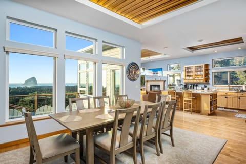 Welcome to High Tide Retreat! Please enjoy this one of a kind Pacific City rental.