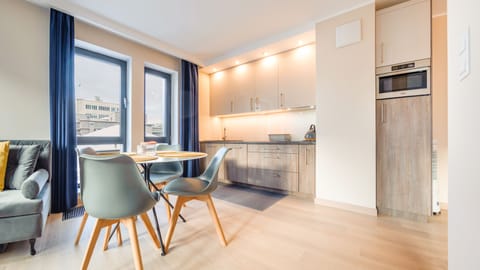 Apartment (46) | Private kitchenette | Fridge, stovetop, electric kettle, cookware/dishes/utensils