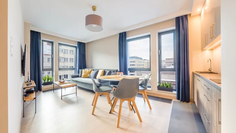 Apartment (46) | Living area | 30-inch TV with cable channels