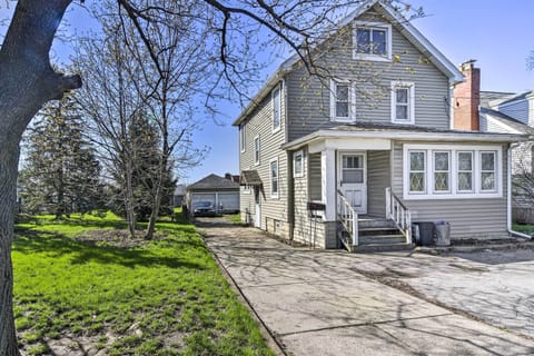 Cheektowaga Vacation Rental | 3BR | 1BA | Stairs Required | 1,364 Sq Ft