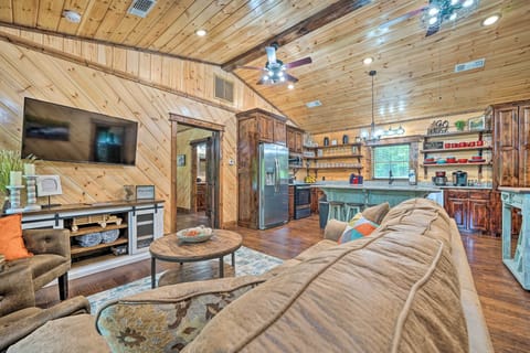 Eagletown Vacation Rental | 2BR | 2BA | 1,200 Sq Ft | Step-Free Access