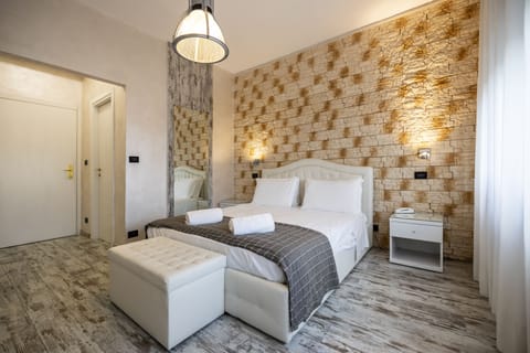 Junior Suite, Garden View | Down comforters, minibar, desk, soundproofing