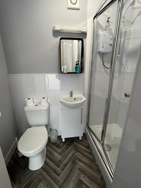 Studio | Bathroom | Hair dryer, towels