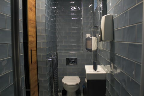 Double Room, 1 Double Bed, Ensuite | In-room safe, iron/ironing board, free WiFi