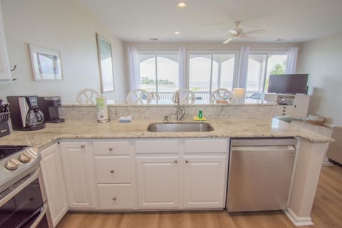House, Multiple Beds, Balcony, Ocean View | Private kitchen | Stovetop, coffee/tea maker