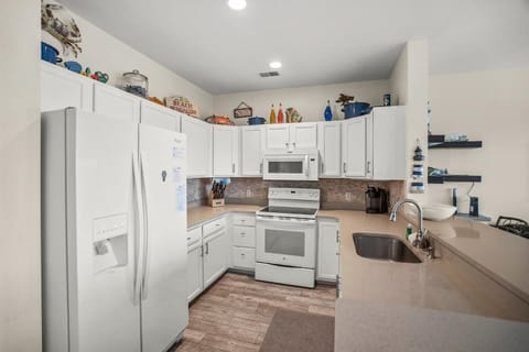 House, Multiple Beds, Balcony, Ocean View | Private kitchen | Coffee/tea maker