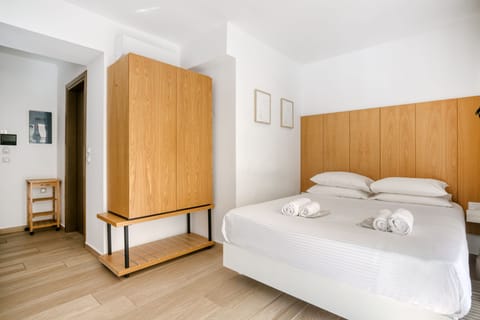Bed, Bedroom, Towels, Wardrobe