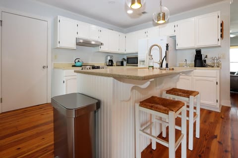 House, Multiple Beds, Balcony (475 Tarpon Blvd) | Private kitchen | Coffee/tea maker