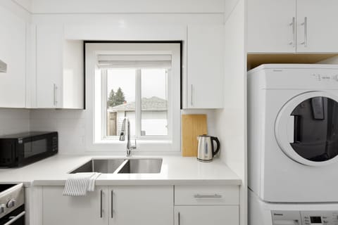 Premium Apartment | Laundry