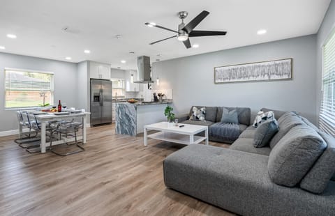 Feel at home while in this open area for relaxing, cooking and eating great meals. What more could you ask for? Please don't hesitate to send us a message!