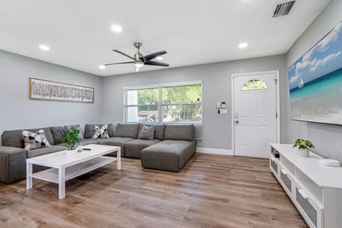 Elegant interior design and cozy feels in our living area. Imagine a trip with loved ones with this ambiance and location. You'd surely have a lot of fun!