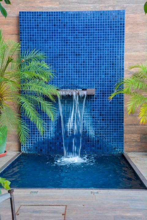 Pool waterfall