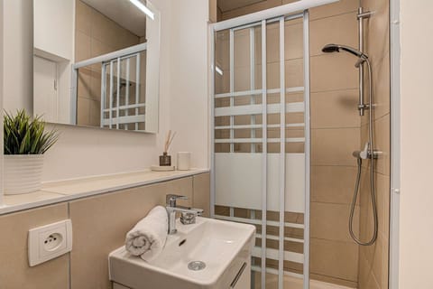 Apartment Roseraie - Alpes Travel 11.