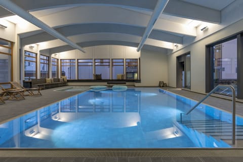 As a guest of the Schweizerhof holiday apartments, you can use the family pool, the outdoor brine pool, the steam bath and the swimming pool with counter-current system in the Hotel Lenzerhorn (directly accessible) in the Hotel Schweizerhof free of charge