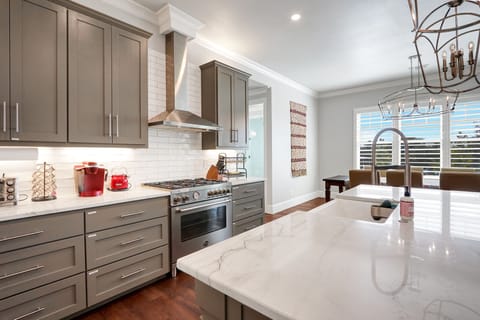 Plenty of space for preparing meals on the granite countertops
