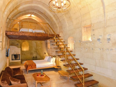 Duplex Cave Suite | Premium bedding, minibar, in-room safe, free WiFi
