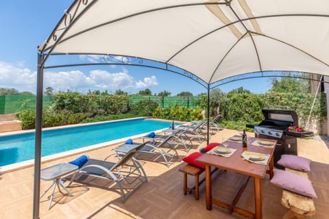 Beautiful villa with swimming pool