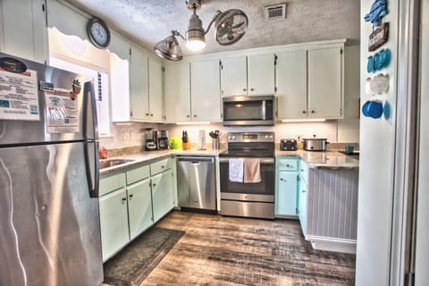 full kitchen stocked and ready for meals