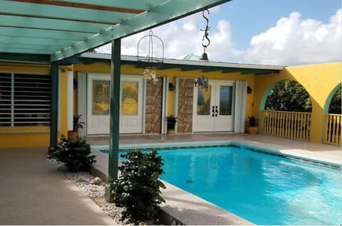 Pool/Courtyard