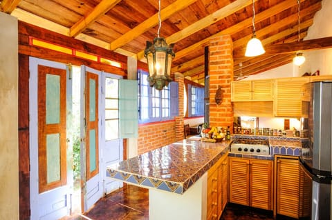 Design Cottage (Casita) | Laptop workspace, free WiFi, bed sheets