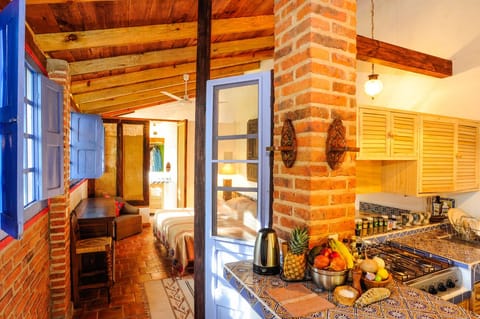 Design Cottage (Casita) | Laptop workspace, free WiFi, bed sheets