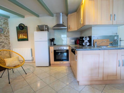 Cabinetry, Countertop, Furniture, Property, Building, Kitchen Appliance, Kitchen Stove, Chair, Home Appliance, Kitchen