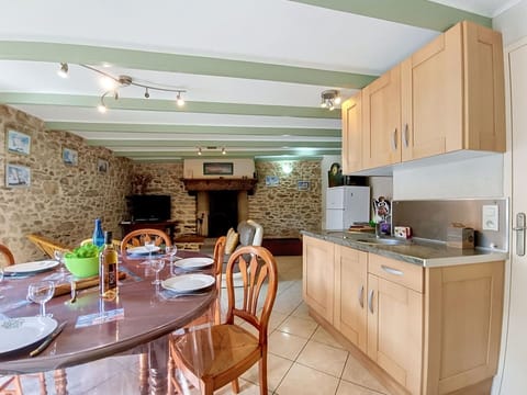Furniture, Flooring, Interior Design, Floor, Ceiling, Countertop, Kitchen, Cabinetry, Chair, Room