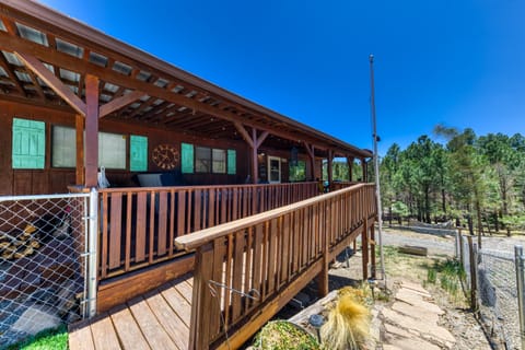 Parking and stairs for Whispering Woods. (Please Park to the right of the house)