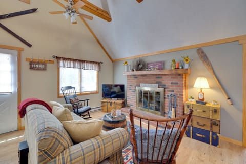 Pocono Lake Vacation Rental | 2BR | 1BA | 960 Sq Ft | Stairs Required to Access