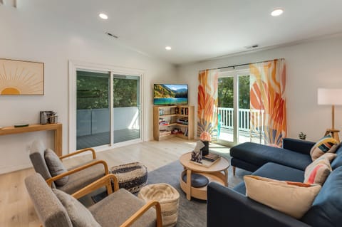 Large living room area with 50" smart TV, board games, books.