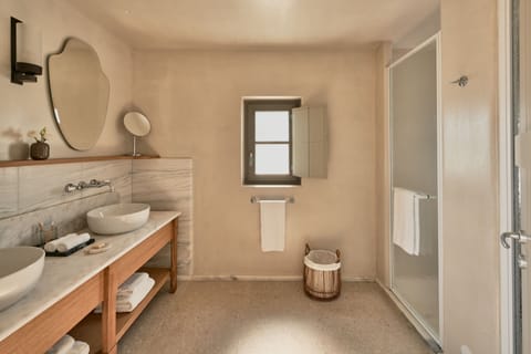 Rainfall showerhead, designer toiletries, hair dryer, bathrobes