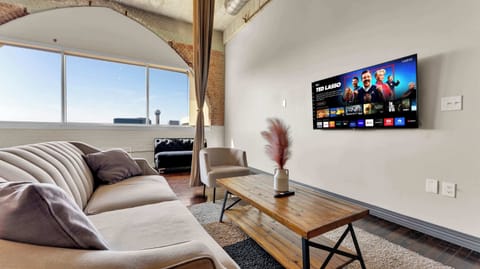 Living Room: Chic elegance meets stunning views - unwind with style and enjoy your favorite shows!