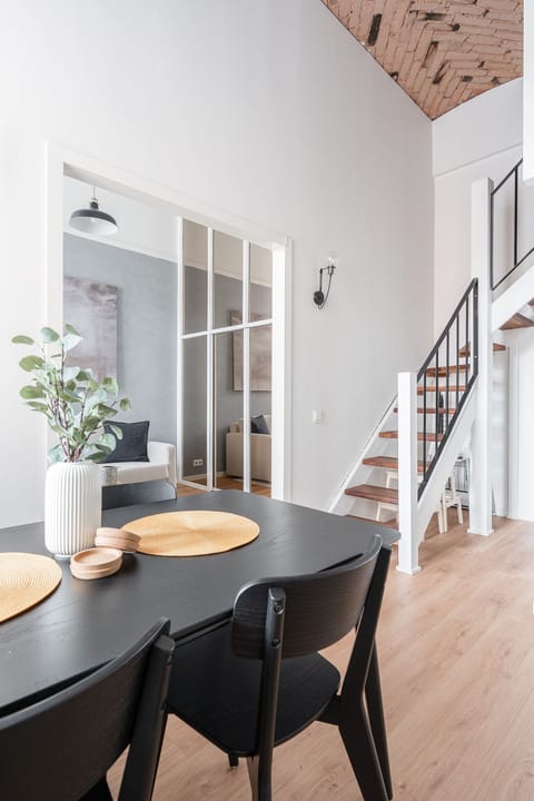 Deluxe Apartment | Dining room