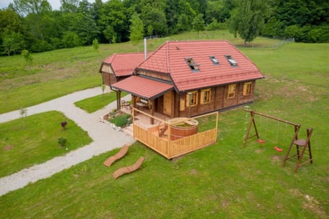 Family Chalet, 2 Bedrooms, 2 Bathrooms, Mountainside (Chalet Markoci With Hot Tub) | Exterior