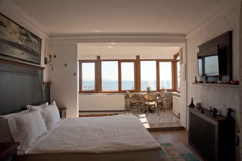 Deluxe Room | Egyptian cotton sheets, premium bedding, down comforters, minibar