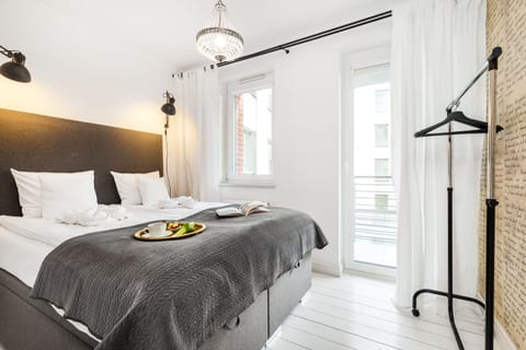 1 bedroom, individually decorated, individually furnished