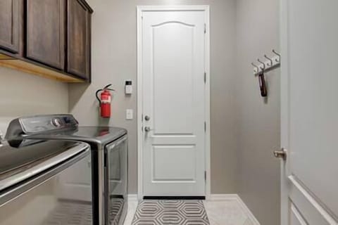 7eba8c0d dfb2 480e 9d24 637ba8f089b4