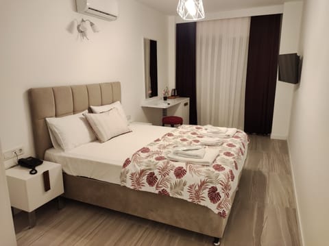 Deluxe Room, 1 King Bed, Non Smoking, Garden View | Premium bedding, free minibar, individually decorated, laptop workspace