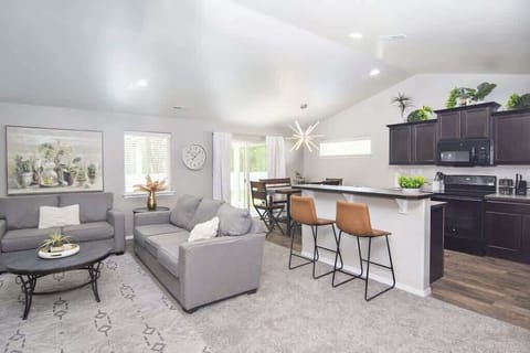 Open Concept Floorplan, raised kitchen island bar