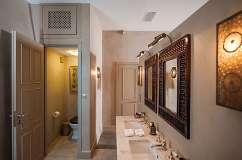 Junior Suite, Terrace (Aisha) | Bathroom | Free toiletries, hair dryer, bathrobes, slippers