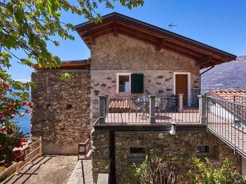Sky, Plant, Building, Property, Window, Wood, Architecture, House, Cottage, Tree