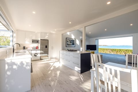 Executive Villa | Private kitchen | Full-size fridge, microwave, oven, stovetop