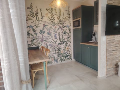 Romantic Room | Living area | TV