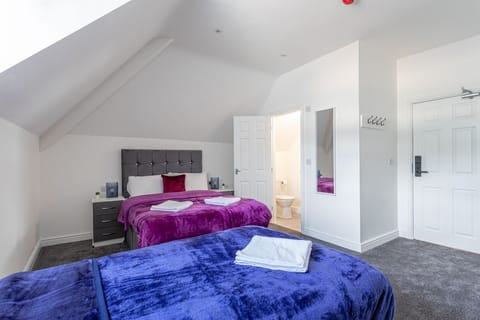 Family Triple Room, Multiple Beds, Non Smoking, Ensuite | Free WiFi, bed sheets