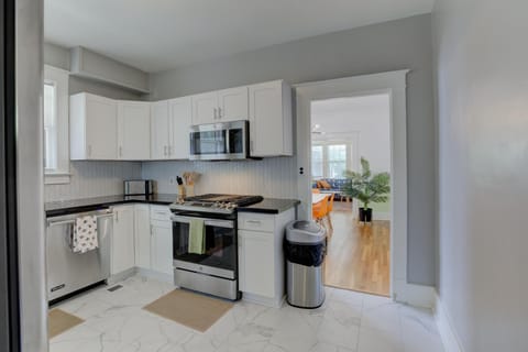 spacious eat-in kitchen with dishwasher and all major appliances 