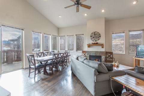 Open living room and dining to seat 8 comfortably. Great for large groups