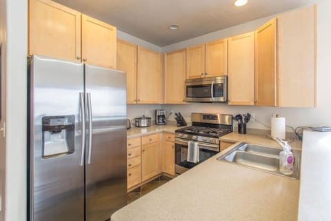 Gas cooktop and lots of cooking space 