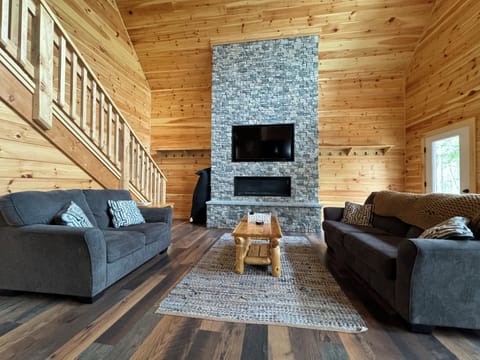 Spacious living room