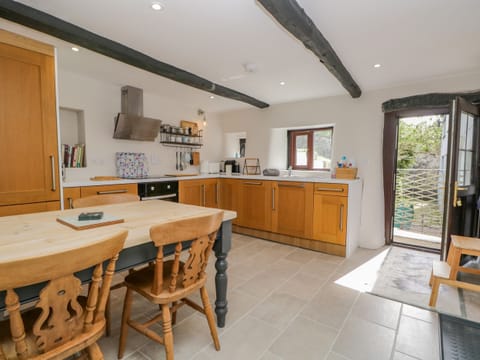 Cottage | Private kitchen | Fridge, dishwasher, electric kettle, toaster