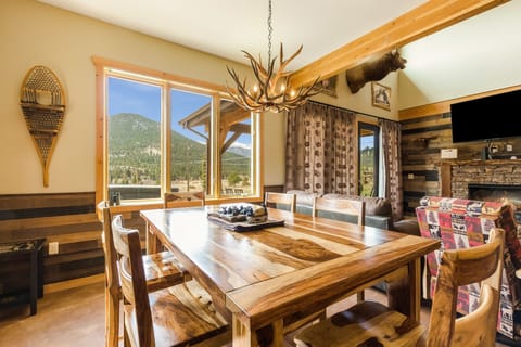 House, 3 Bedrooms | Private kitchen | Fridge, oven, stovetop, coffee/tea maker